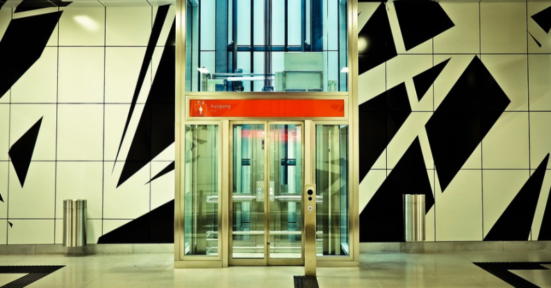  Дефекты установленной лифтовой системы на Рублёвке